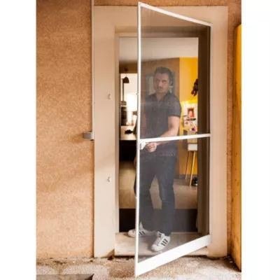 Openable mesh door, main entrance